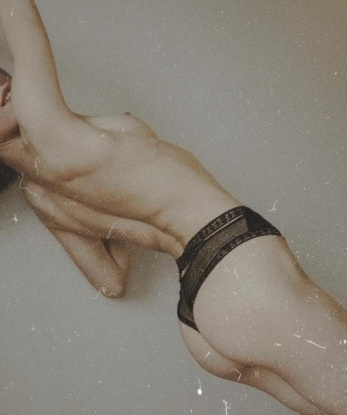 Изысканная и страстная леди приглашает в свой уютный и комфортабельный логово искушения. Подарю море нежности и страсти, от которого ты точно не пожалеешь! 5416, 22 года